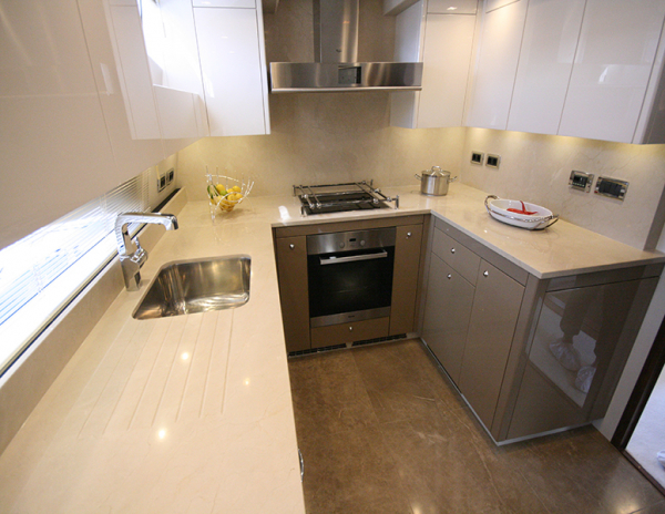 Crema Marfil Galley Top 1