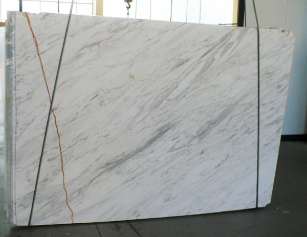 slab of solf volakas stone from grama blend uk