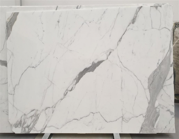 statuario extra slab of stone from grama blend uk