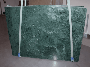 slab of verde guatemala stone from grama blend uk