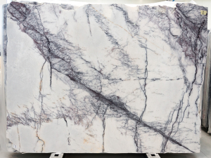 slab of white lilac marble from grama blend uk