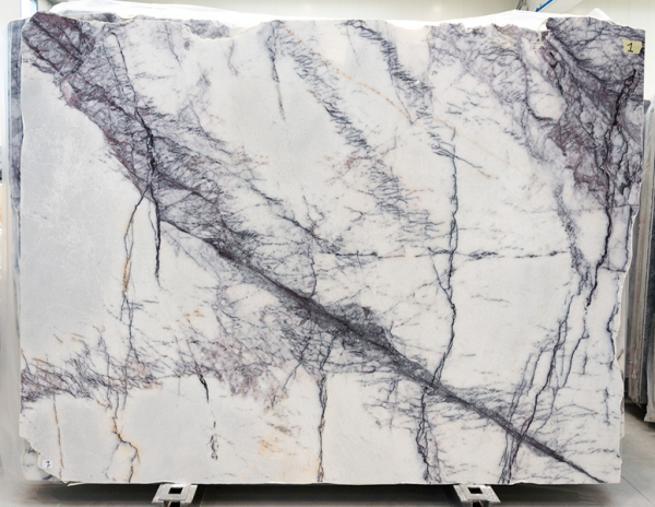 slab of white lilac marble from grama blend uk