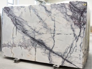large white lilac marble slab from grama blend uk