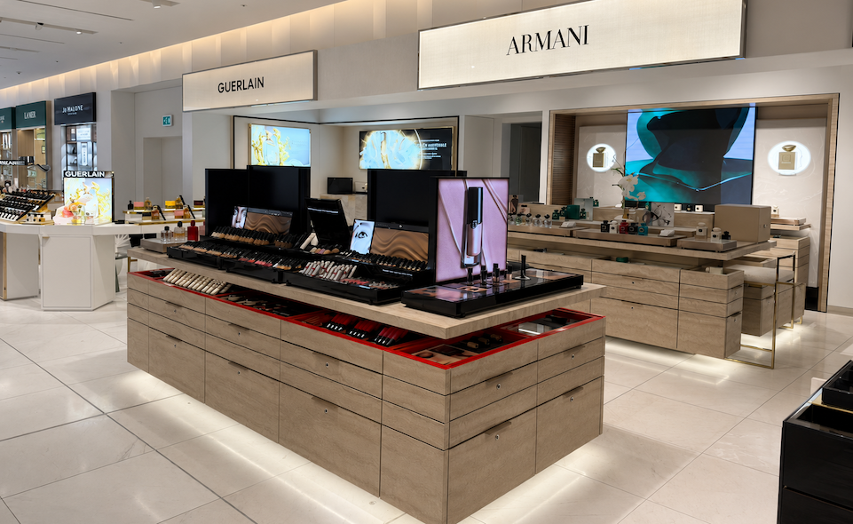 Armani Retail Couinter Travertine 2